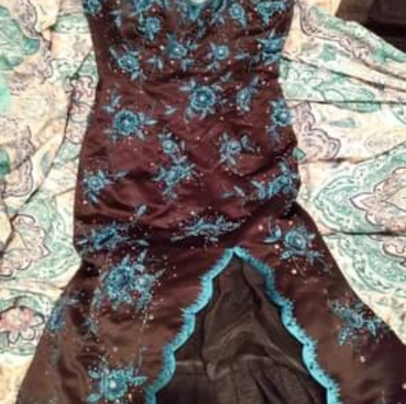 Three dresses - Picture 8 of 15